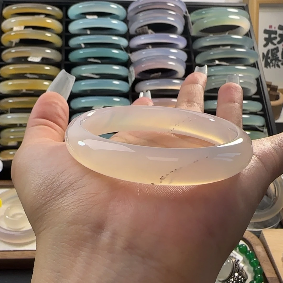 玛瑙/玉髓手镯未镶嵌一**面