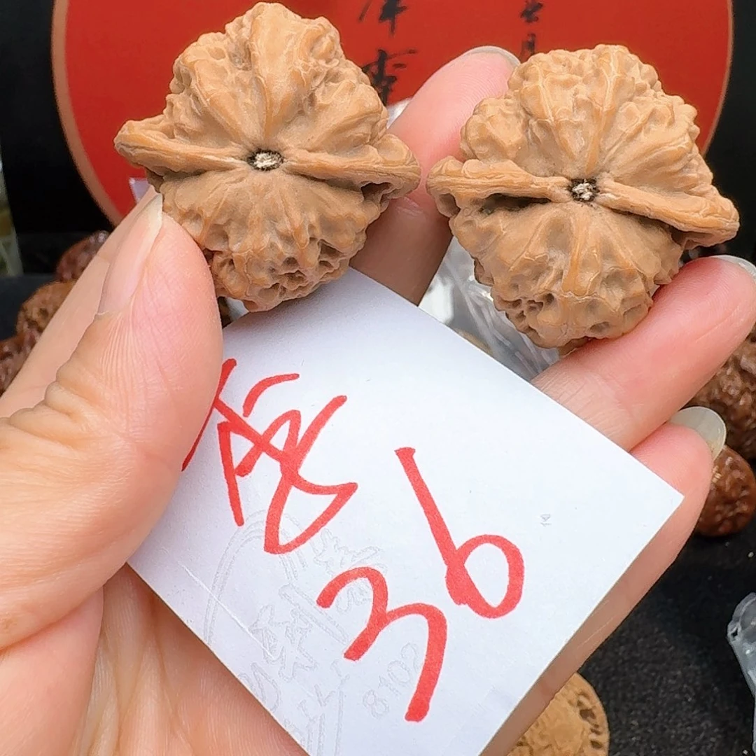 文玩核桃把件四眼虎39