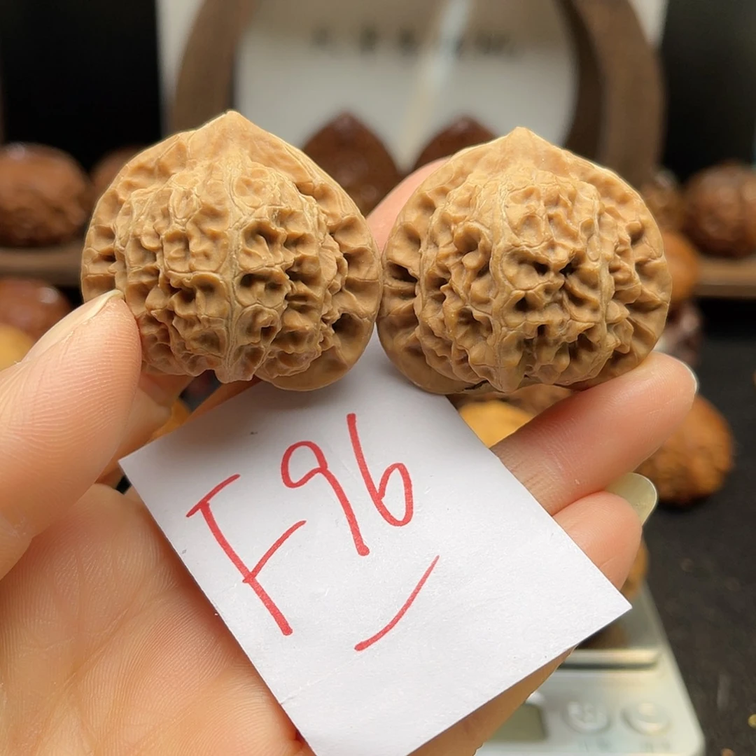 【闪购商品】文玩核桃把件39毕业宫灯