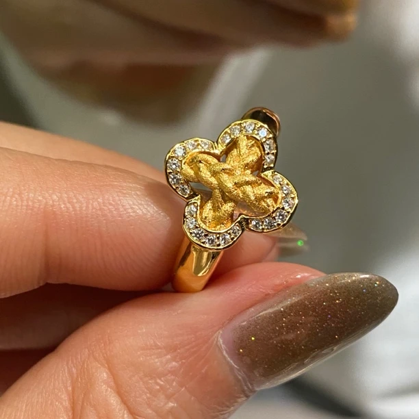 925银合成锆石戒指 四叶草拉丝麻花轻奢经典金色复古中古戒指镶钻