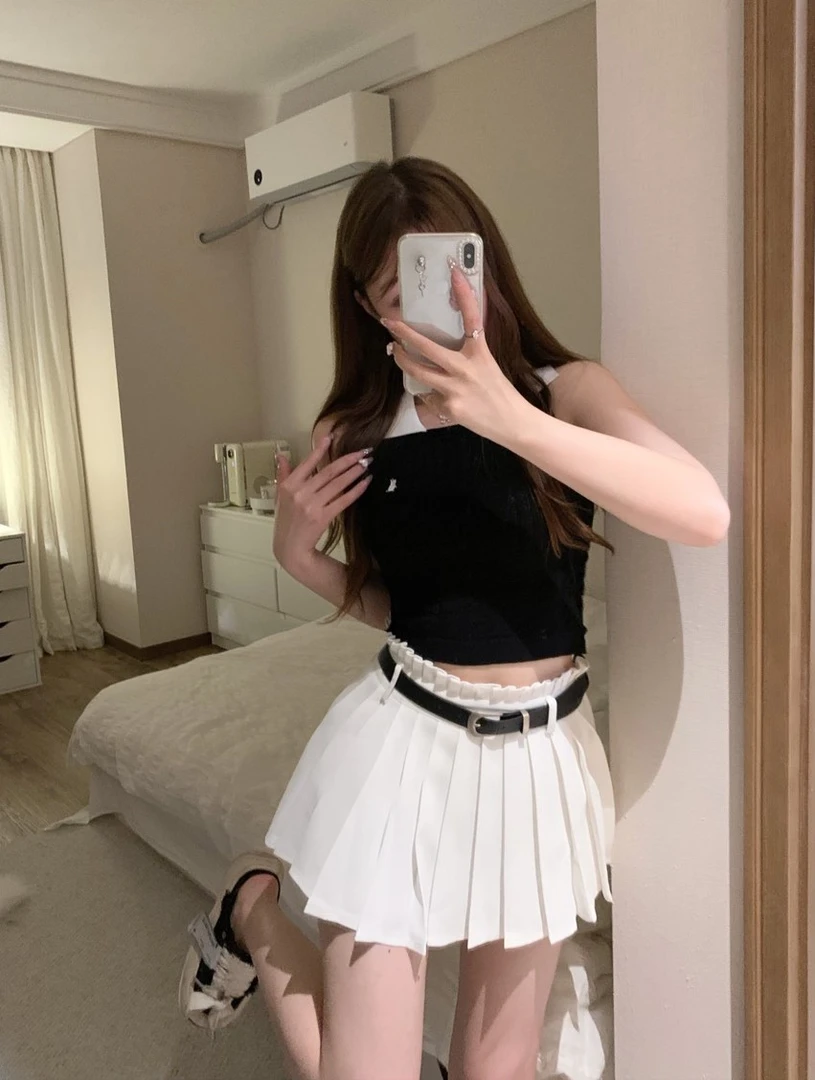 翘课学妹 撞色刺绣上衣女设计感夏季显瘦polo领针织背心+高腰短裙