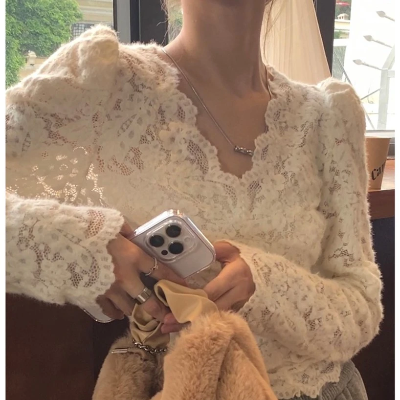 蕾丝打底衫女长袖新款内搭秋冬设计感小众v领镂空短款修身上衣