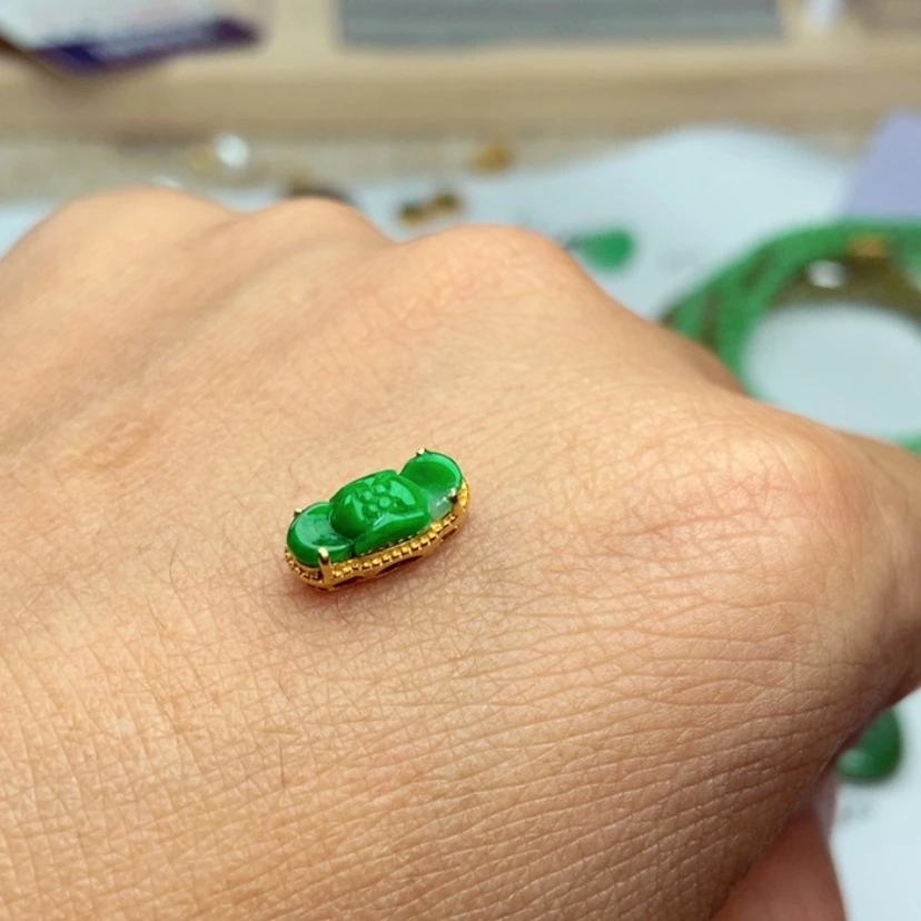 【闪购商品】翡翠吊坠(不含链)18K金镶嵌