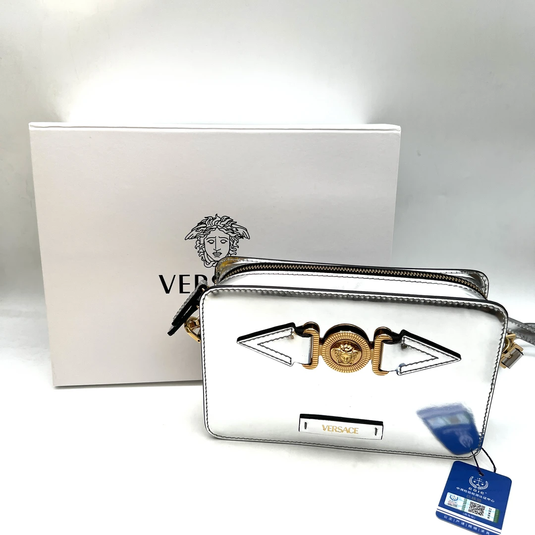 全新未使用 VERSACE/范思哲 范思哲枪色相机包/K351/赠钥匙扣