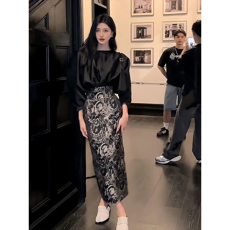 9936#2025秋季新款女高级设计感宽松上衣气质高腰印花包臀半身裙