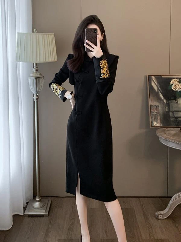 A151#新中式连衣裙女2025秋季新款刺绣黑色收腰显瘦盘扣中长款裙