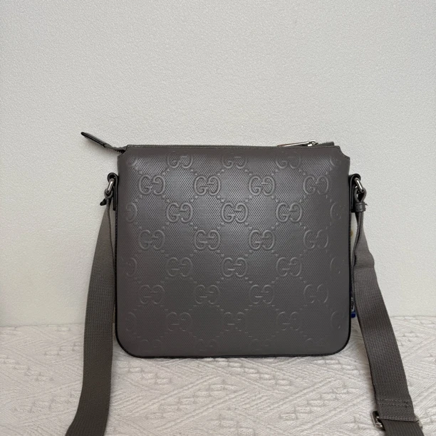 95新 Prada/普拉达 3966/时尚休闲尼龙迷彩蓝双肩包