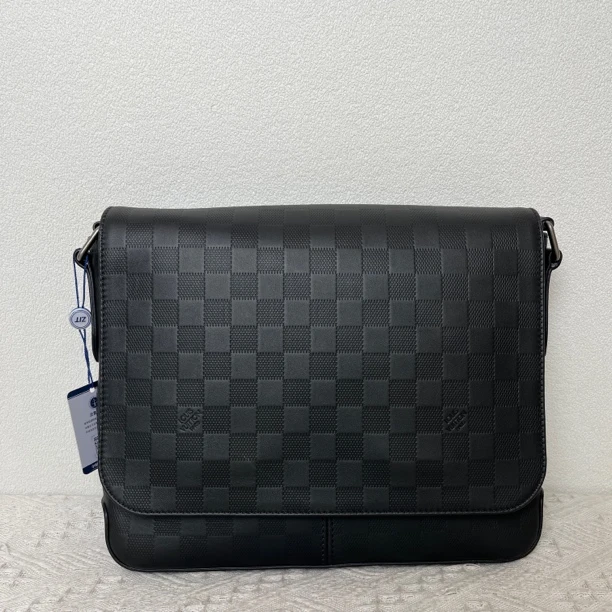 99新 LouisVuitton/路易威登 3379/3132黑色全皮压纹邮差包