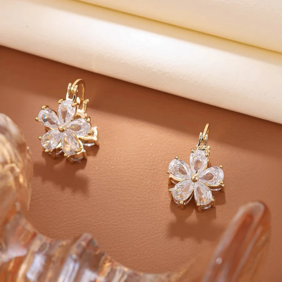 铜合金耳饰 轻奢高级感耳扣式耳环春夏新款气质精致花朵锆石耳钉