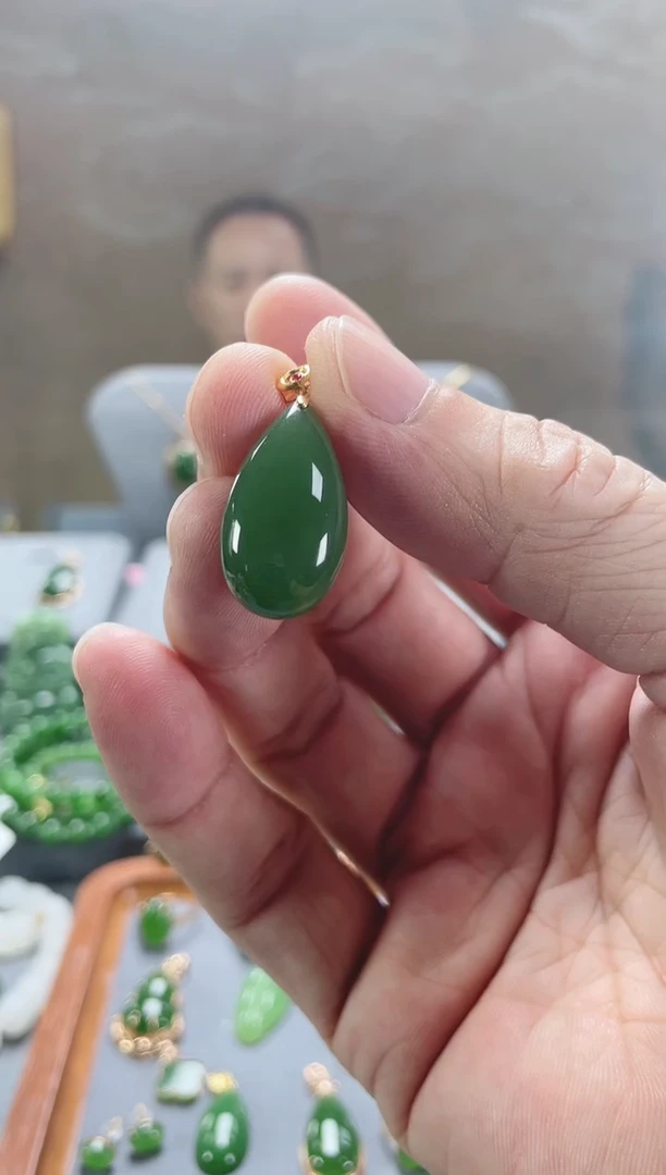 【闪购商品】和田玉吊坠(不含链)18K金镶嵌13x25mm