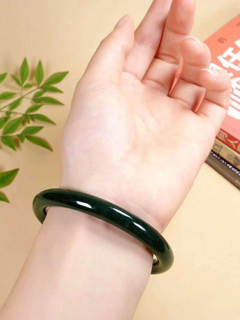 天然新疆和田玉手镯女款圆形美人镯圆条黑青玉镯时尚高端大气优雅