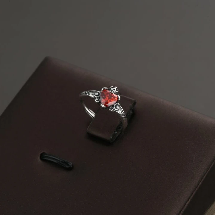 925银合成锆石戒指 皇冠红色爱心天使银戒YJZ010-2红