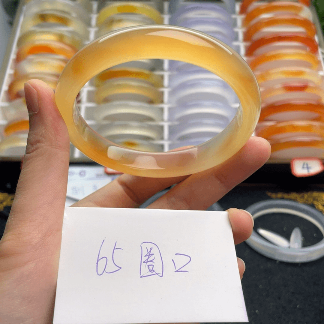 玛瑙/玉髓手镯未镶嵌60