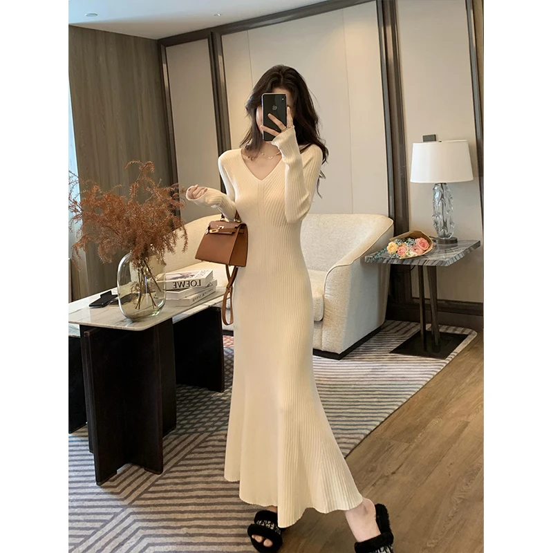 v领针织连衣裙女2025春季新款修身气质内搭打底毛衣包臀鱼尾裙