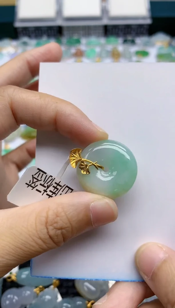 【闪购商品】翡翠颈饰18K金镶嵌66天然翡翠A货