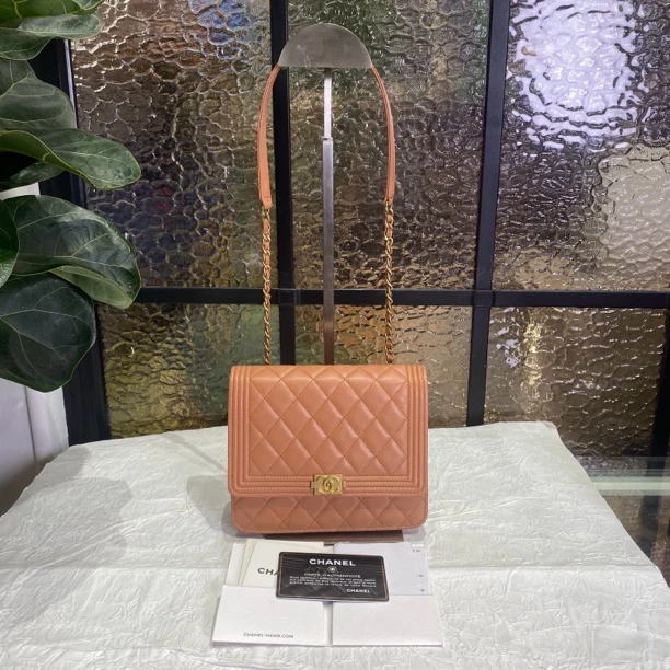 95新 Chanel/香奈儿 Chanel米粉leboy扣斜挎包 24030070-05