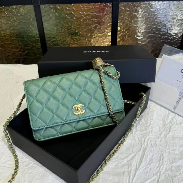 99新 Chanel/香奈儿 Chanel绿色金球woc 24100054-01