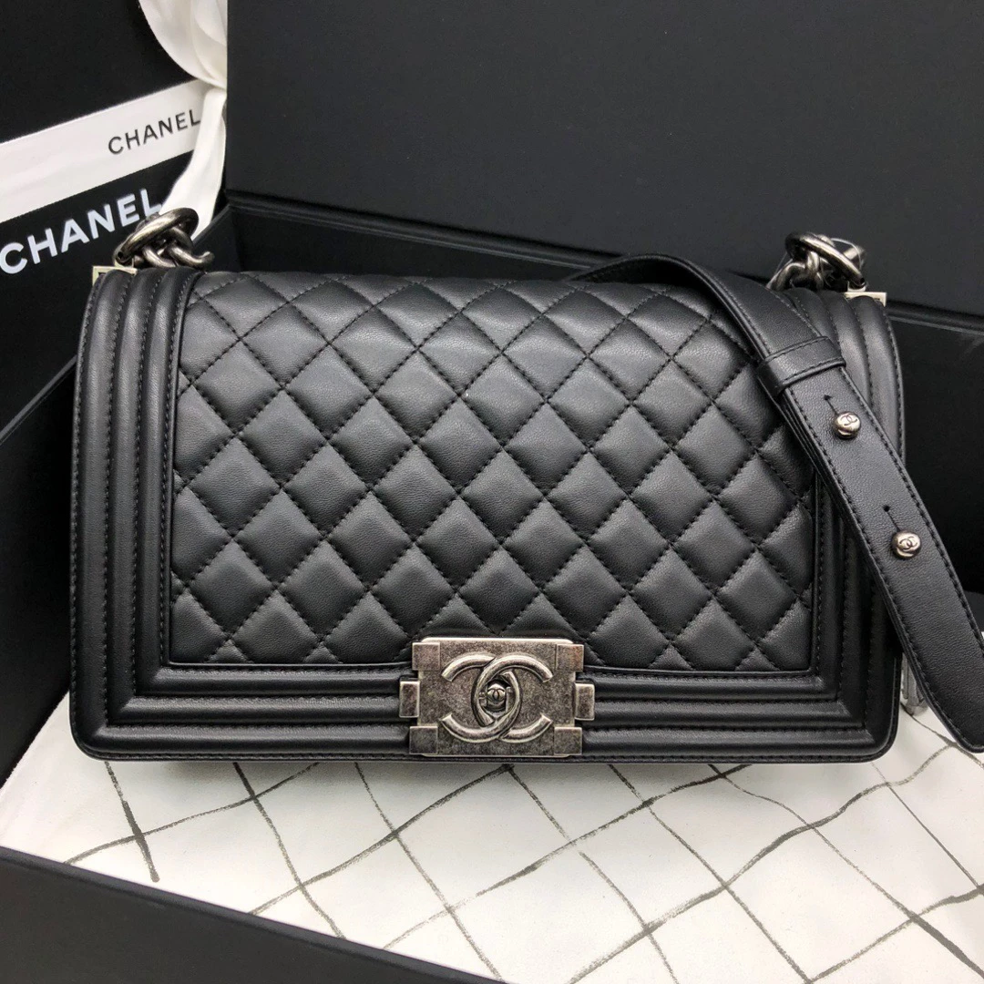 95新 Chanel/香奈儿 Chanel黑银羊中号leboy斜挎包24010133-01