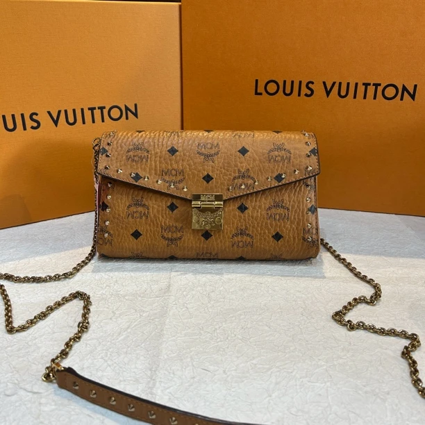 95新 MCM MCM干邑色woc 斜挎24080059-03