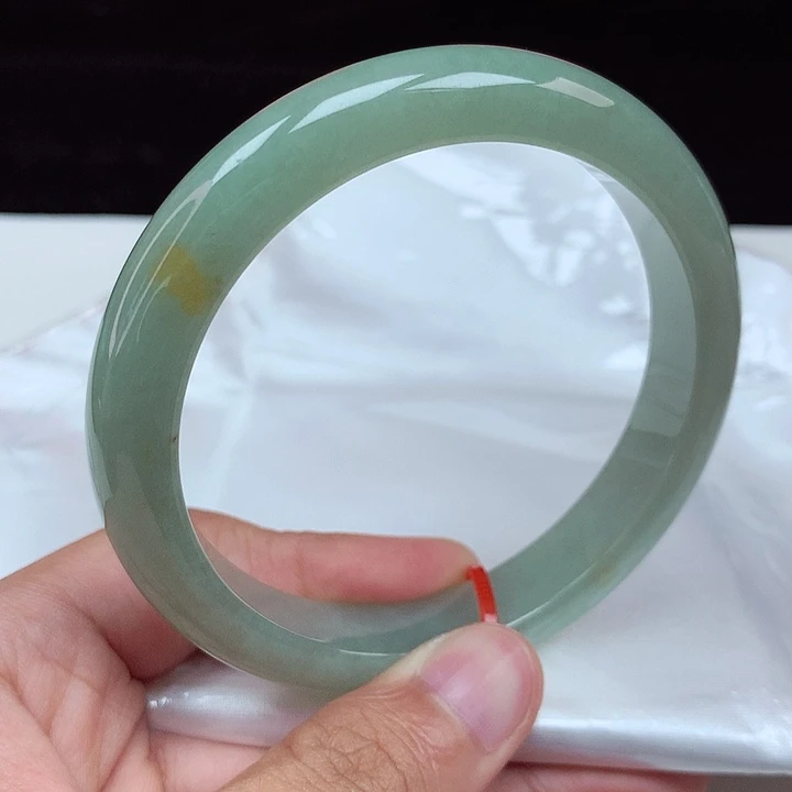 翡翠手镯未镶嵌59圈