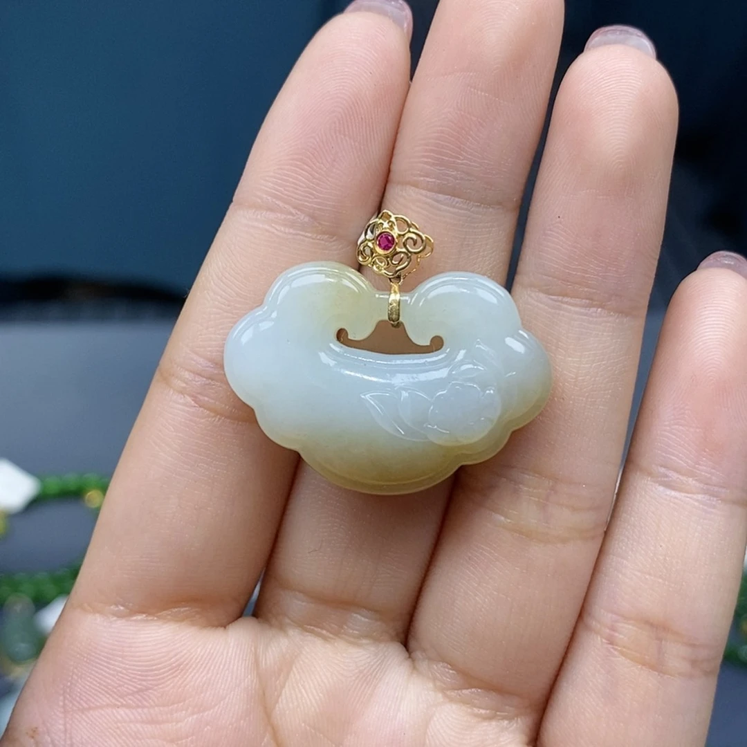 【闪购商品】和田玉吊坠(赠链)18K金镶嵌