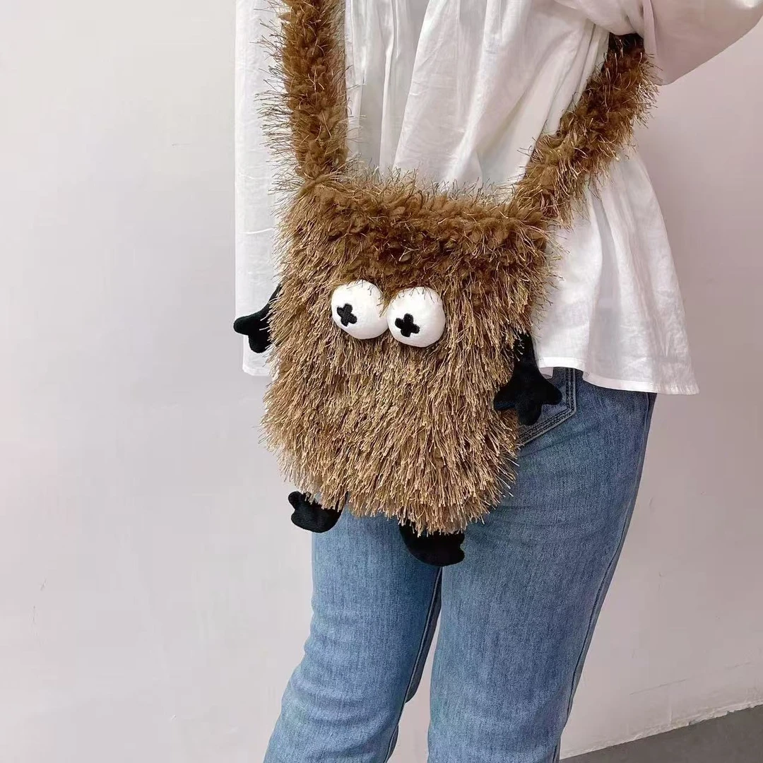 番茄口袋线下小众集合店在售款原创毛绒流苏斜挎包秋冬可爱包包