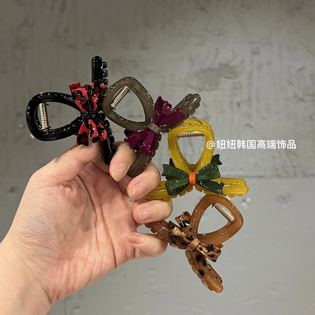 【妞妞】韩国轻奢AZNAVOUR高级树脂l精致撞色小蝴蝶结飘带鲨鱼夹8cm