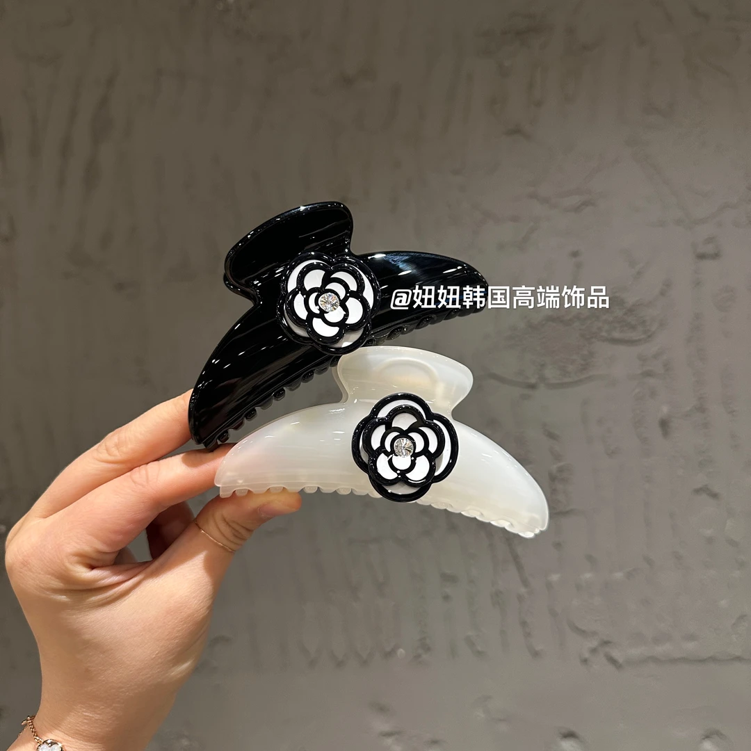【妞妞】韩国az阿兹娜树脂轻奢立体山茶花钻月牙鲨鱼夹简约气质优雅