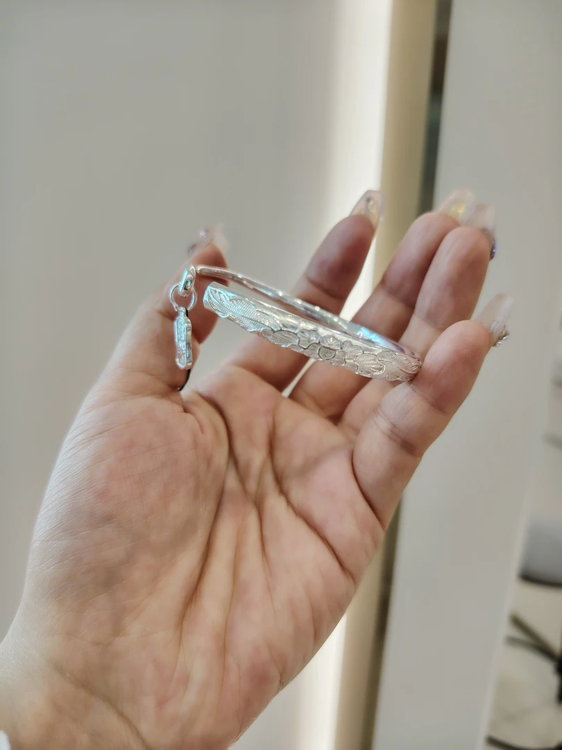 足银手镯 足银对口带纳福挂坠款手镯