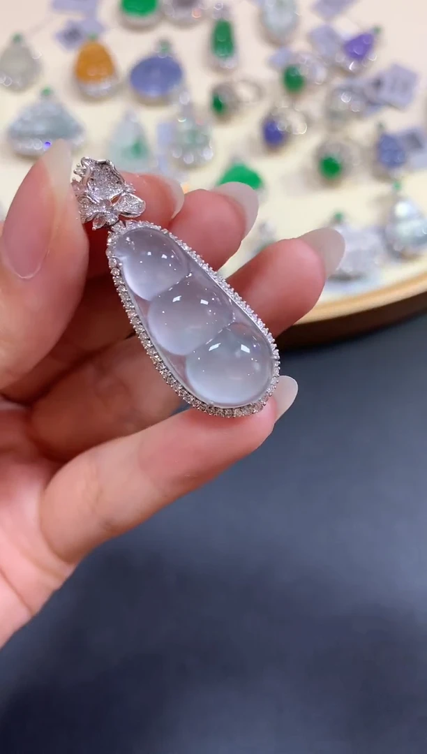 【闪购商品】翡翠吊坠(不含链)18K金镶嵌豆子S204|16800+0