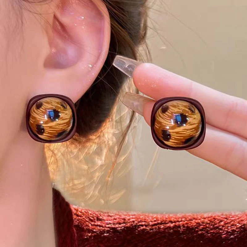 铜合金树脂耳饰 雅丹风秋冬轻奢豹纹方形耳钉小众复古高级感耳环