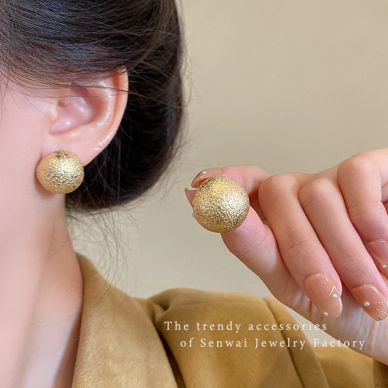 铜合金耳饰 秋冬复古港风金色肌理球球耳环简约小众百搭