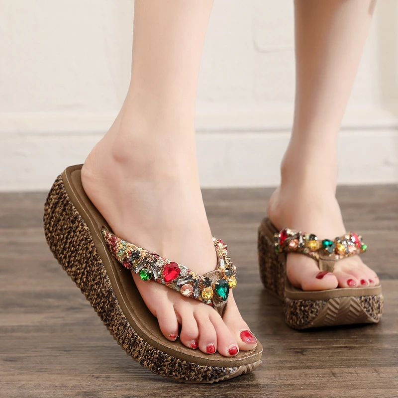 女士夏季个性防滑沙滩凉拖鞋高跟网红百搭水钻海边休闲夹脚人字拖
