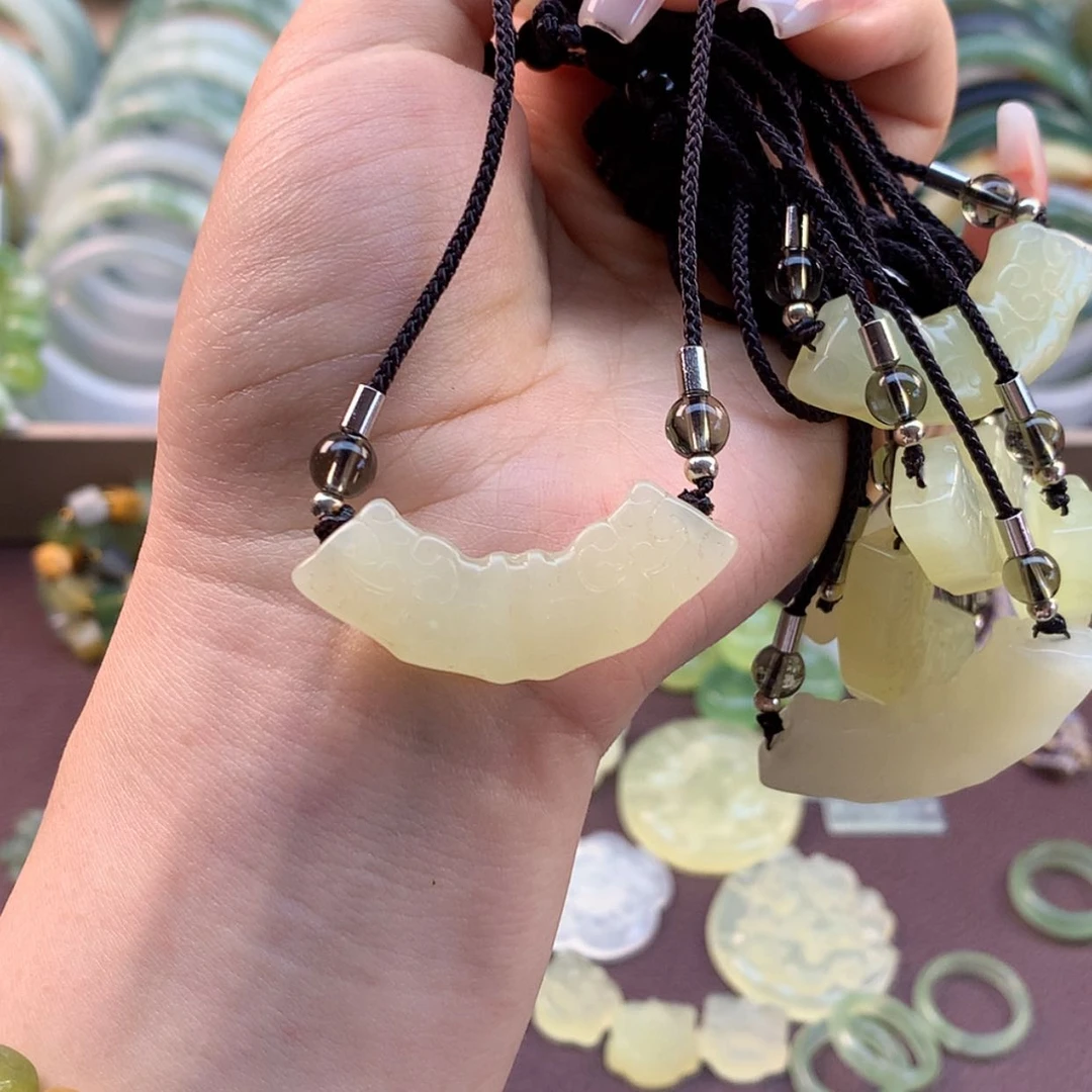 【闪购商品】蛇纹石玉颈饰合金
