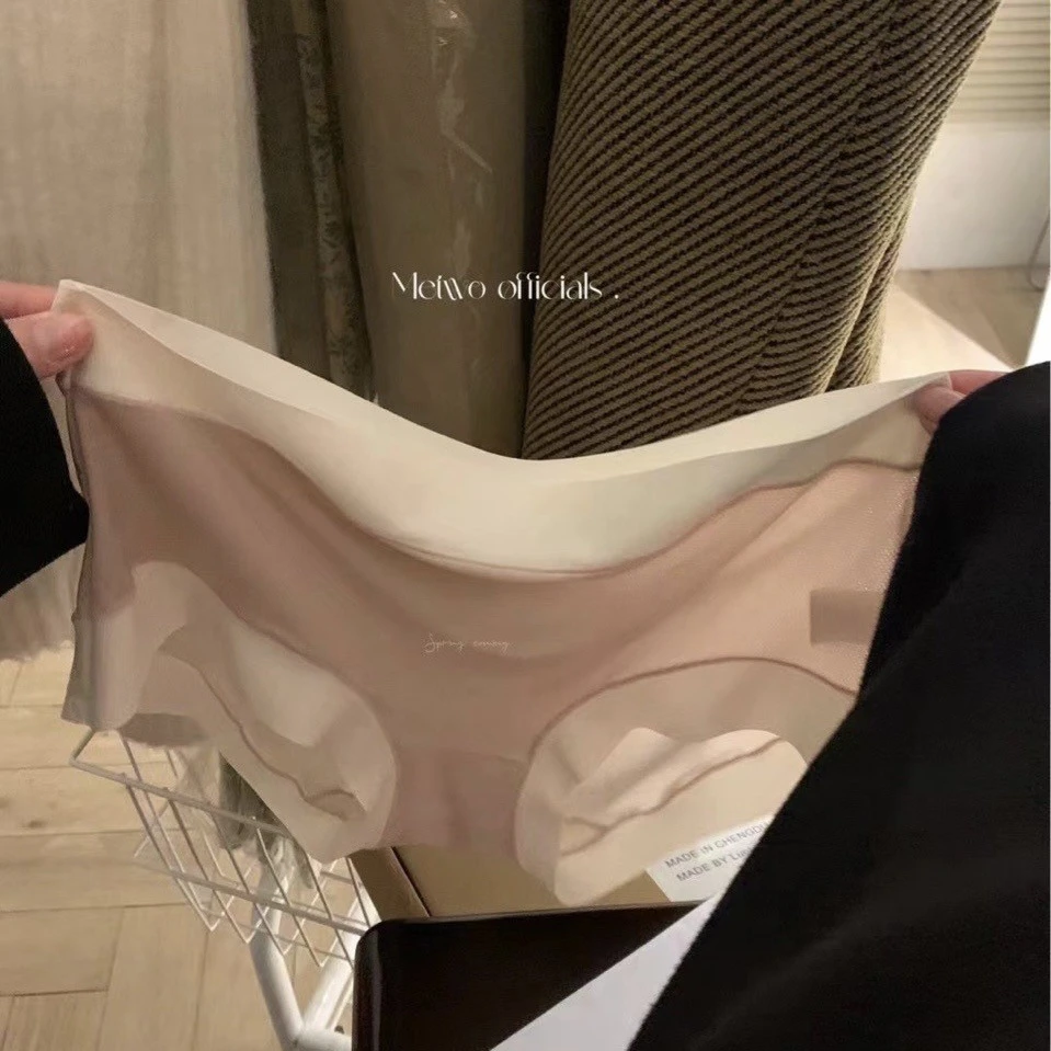 新款无痕冰丝裸感亲肤舒适轻薄中腰面膜裤轻奢透气女士三角裤