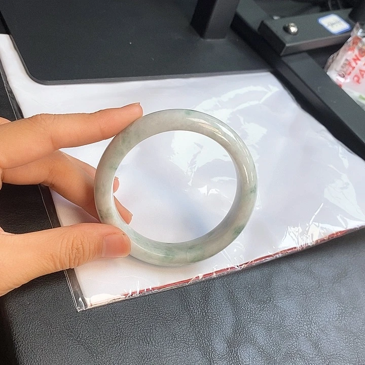 翡翠手镯未镶嵌58圈口