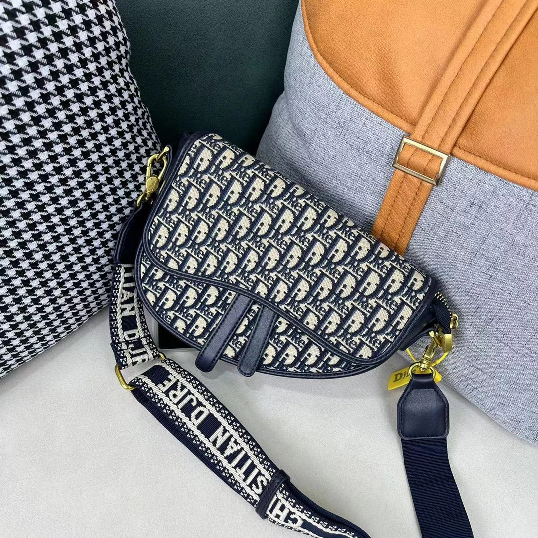 Djre「正品现货」奢品定制新款单肩时尚休闲斜跨马鞍包