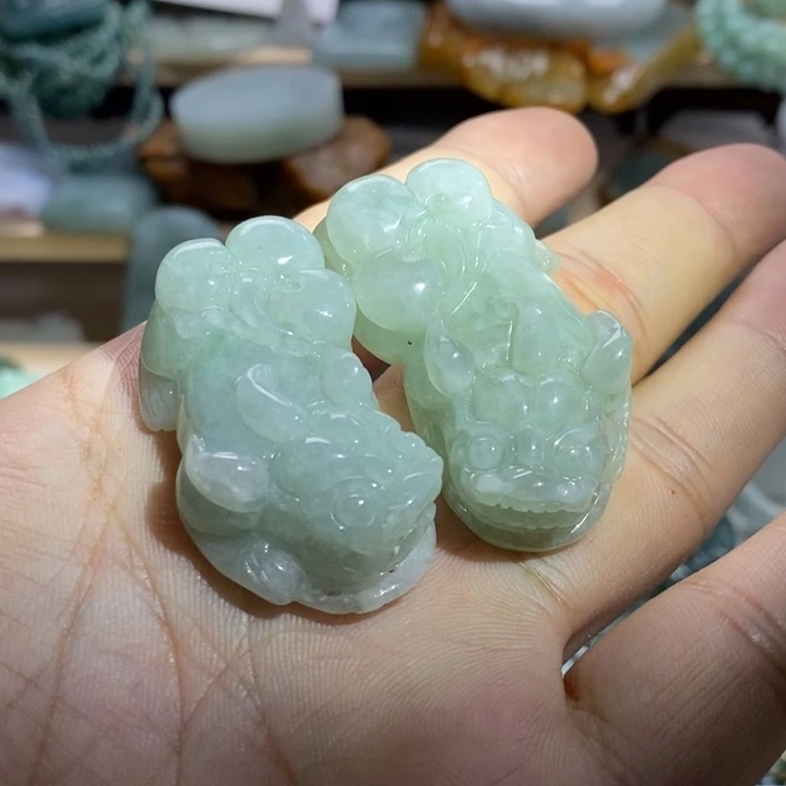 翡翠吊坠(不含链)未镶嵌落***蚁