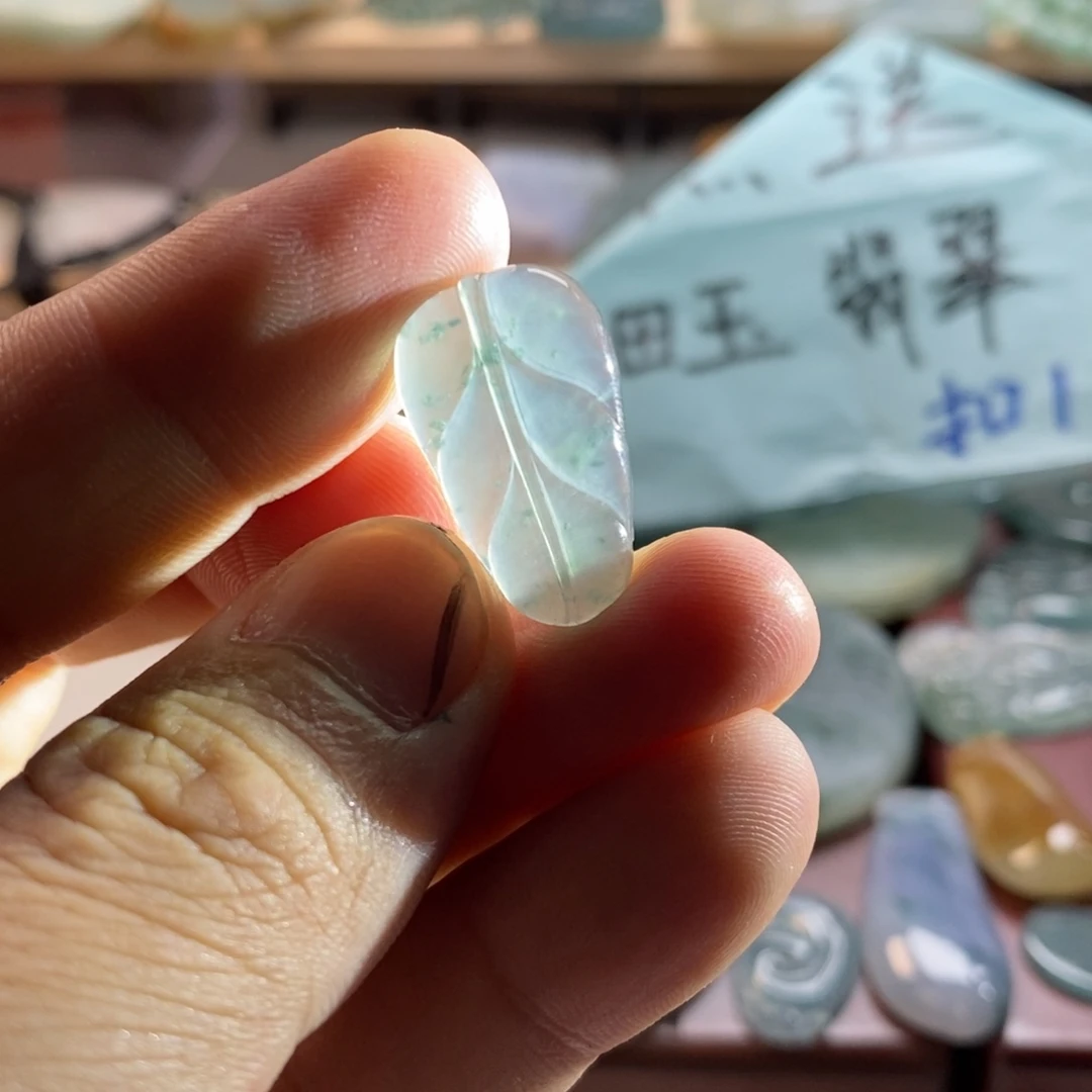翡翠颈饰未镶嵌山****枝