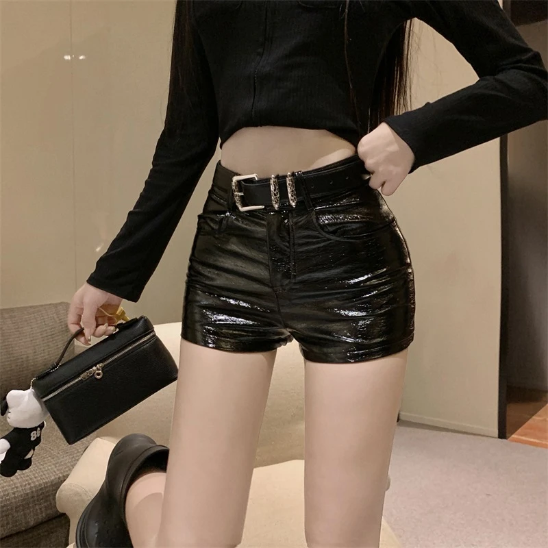 美式辣妹黑色显瘦漆皮直筒热裤2024秋冬流行爆款街头风超短皮裤女
