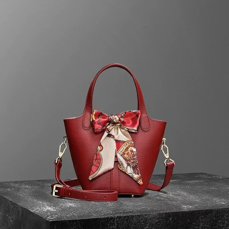 【专柜】Cuud时尚单肩斜挎水桶牛皮女包潮流丝巾手提真皮水桶女包