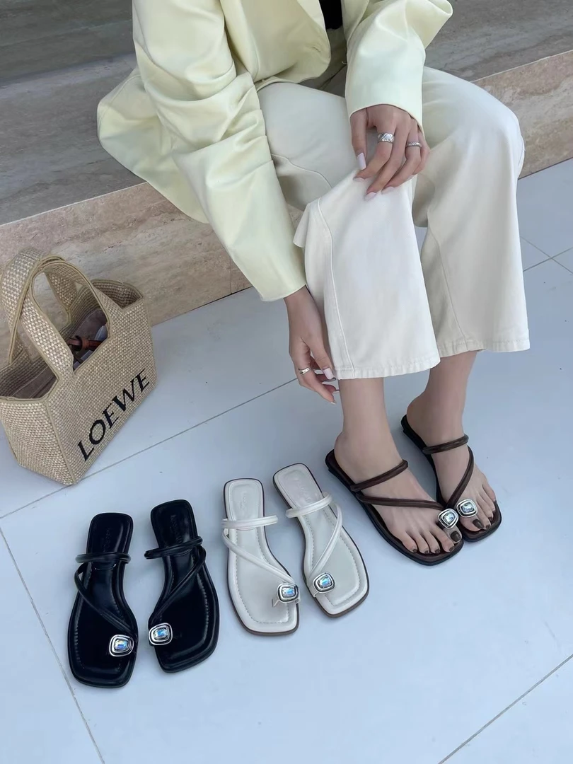 BAO时尚百搭夏季休闲女款拖鞋Q180013