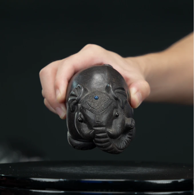 宜兴原矿高端紫砂茶宠文玩——太平有象