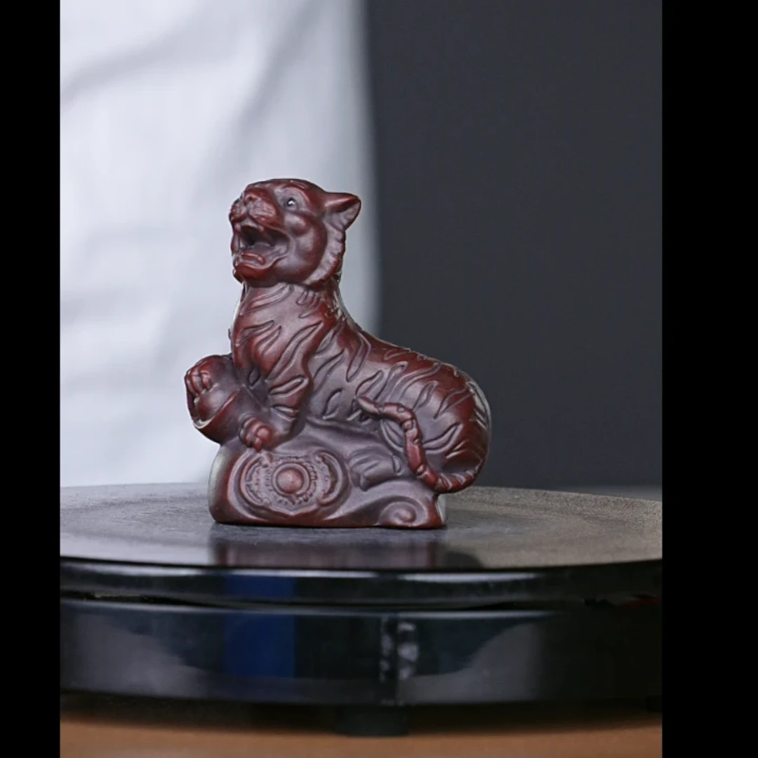 宜兴原矿高端紫砂茶宠文玩——虎虎生威