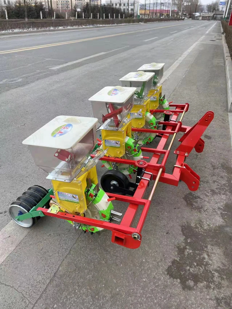 车带四行加大肥箱玉米专用播种机