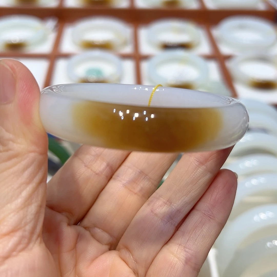 和田玉（糖玉）手镯未镶嵌一口糖51