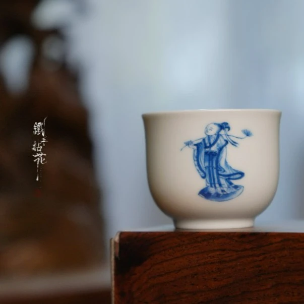 铁手拈花·何仙姑斗彩青花八仙若深瓯