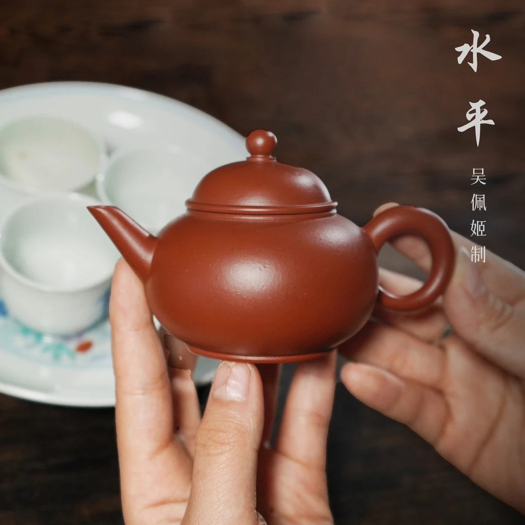 潮州手拉壶-吴佩姬亲制-全手工朱泥水平壶120cc·大红袍