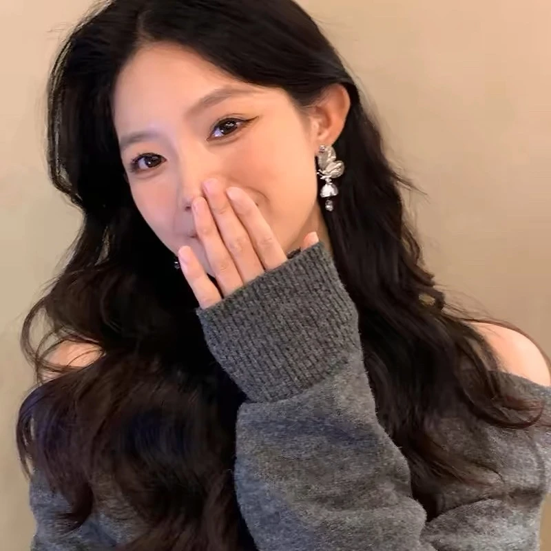 铜合金耳饰 铜合金A2258蝶舞翩跹灵动立体蝴蝶锆石耳坠高级感