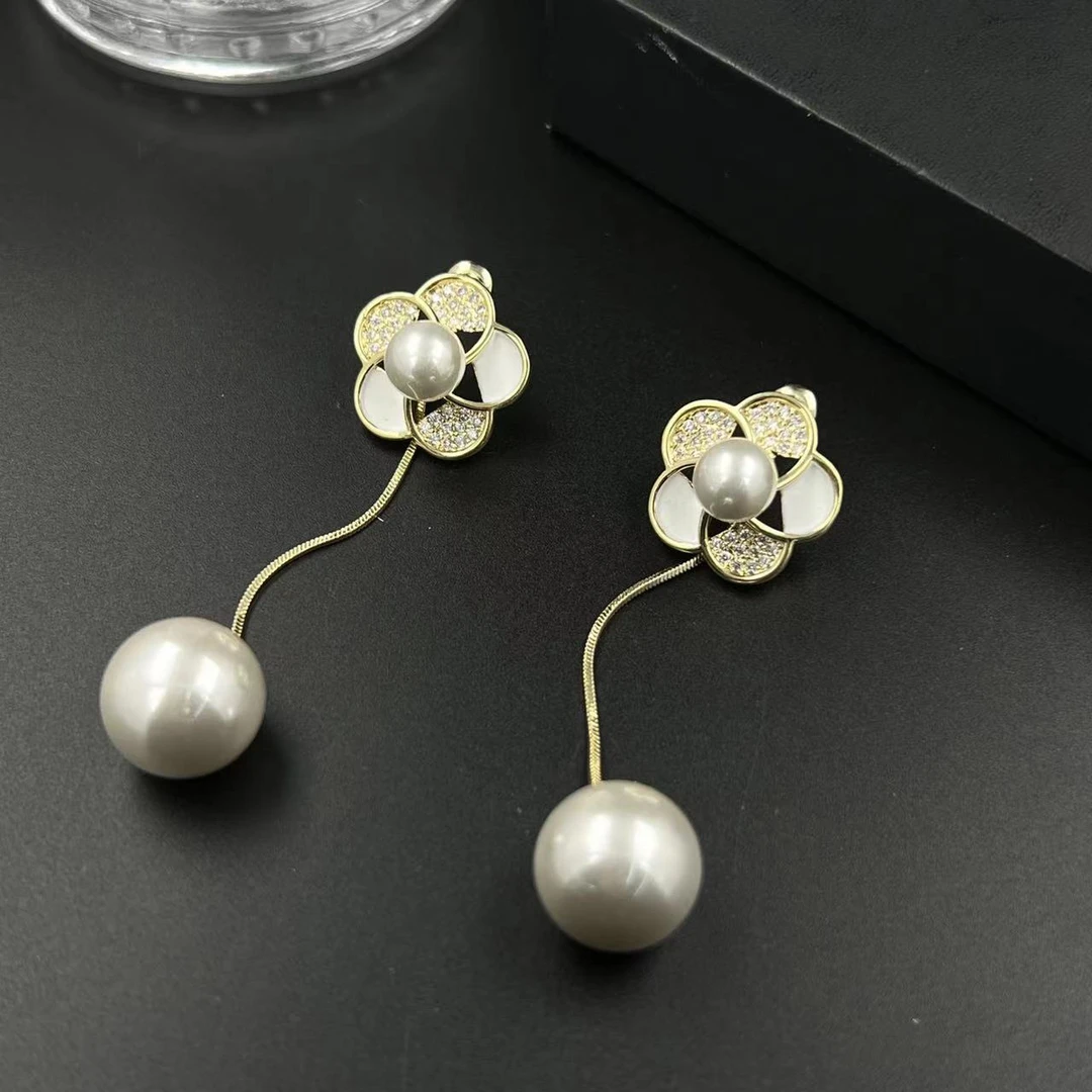 铜合金耳饰 D0791气质白色轻奢时尚百搭金色黄色甜美耳饰